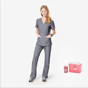 FIGS SCRUBS IN GRAPHITE XXS